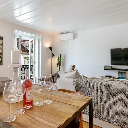 Bright Studio In Chiado